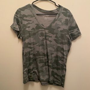 Universal Threads V Neck Camo Top